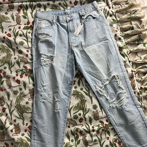 NWT Ripped Mom Jeans